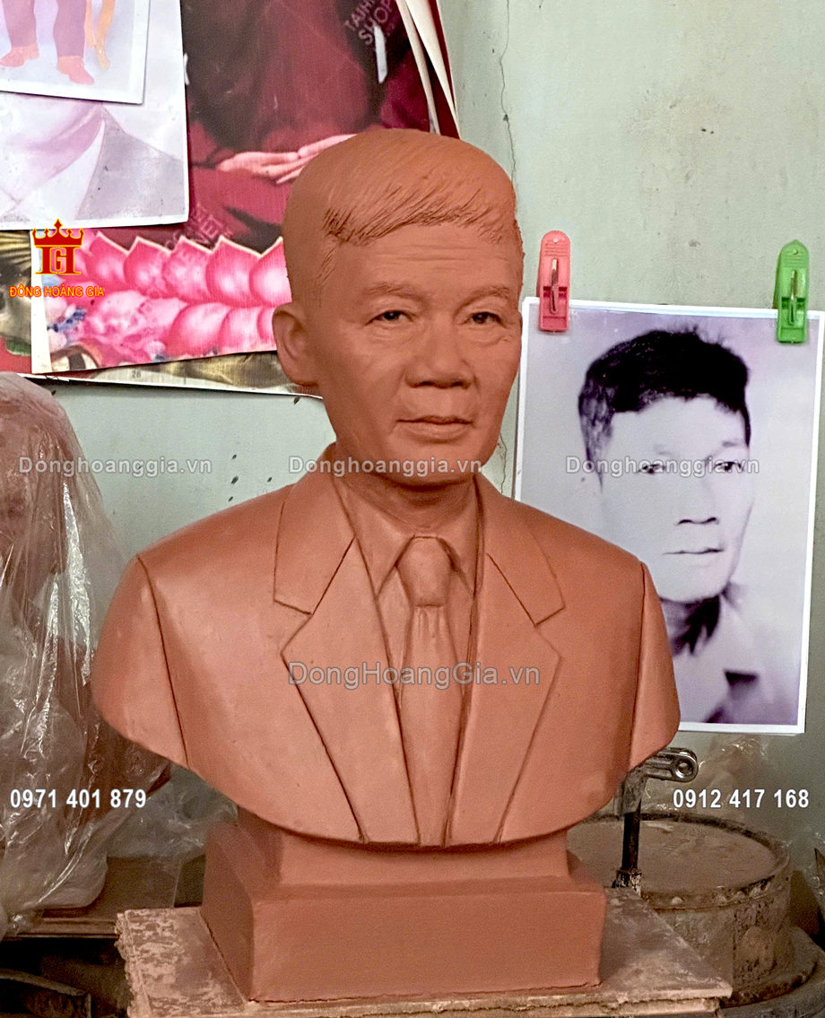 Từng đường nét trên pho tượng được chạm khắc tuyệt đẹp